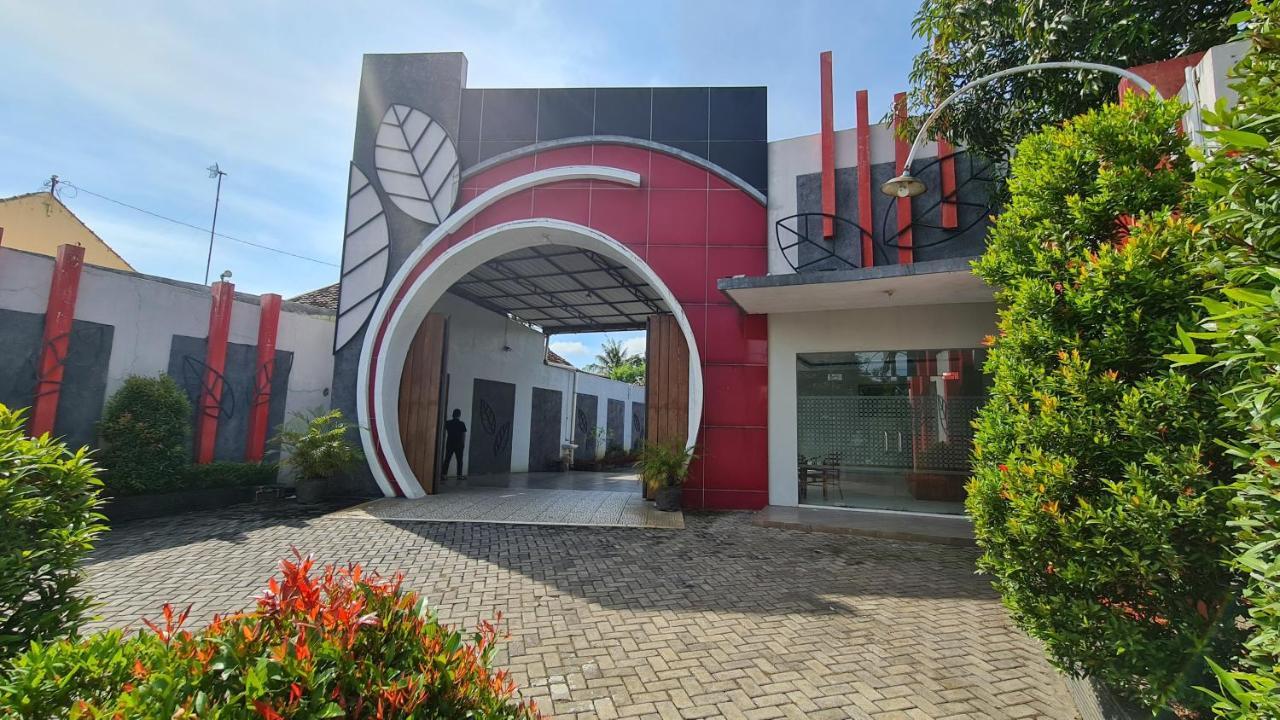 Oyo 90831 Hotel Gardenia Prambanan Surakarta  Exterior photo